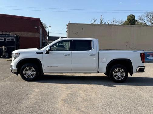 Summit White 2025 GMC Sierra 1500 SLT