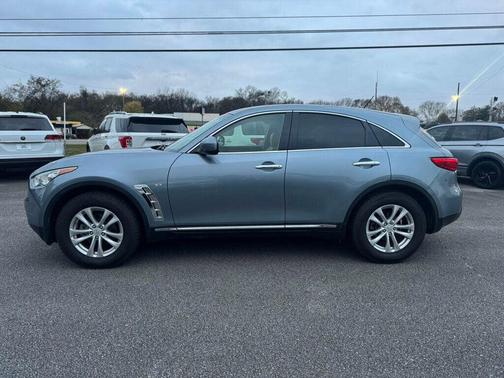 2017 INFINITI QX70 Base