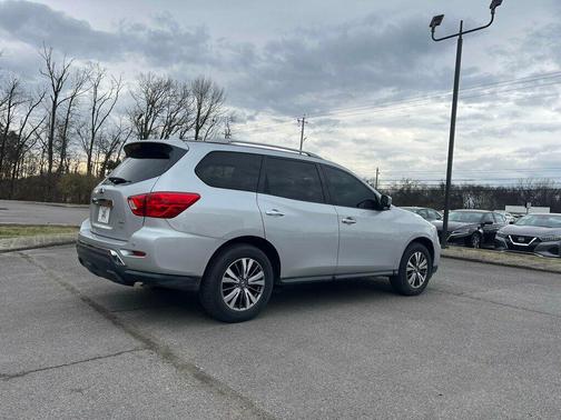 2019 Nissan Pathfinder SL