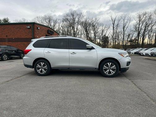 2019 Nissan Pathfinder SL