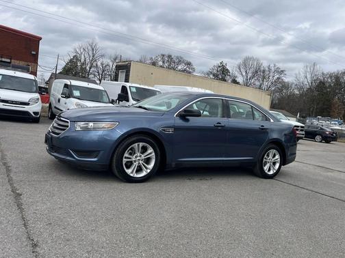 2018 Ford Taurus SE