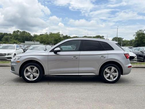 Florett Silver Metallic 2018 Audi Q5 2.0T Premium