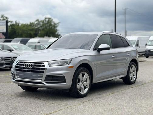 Florett Silver Metallic 2018 Audi Q5 2.0T Premium
