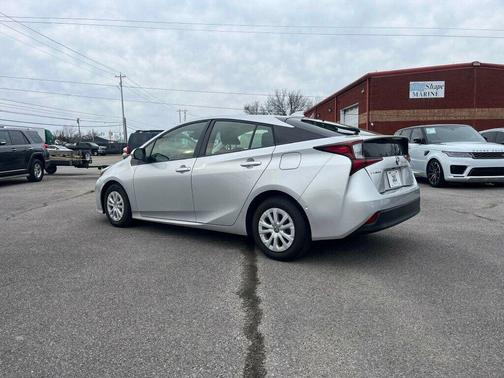 2022 Toyota Prius SPECIOUS SEDAN, GAS SAVER!