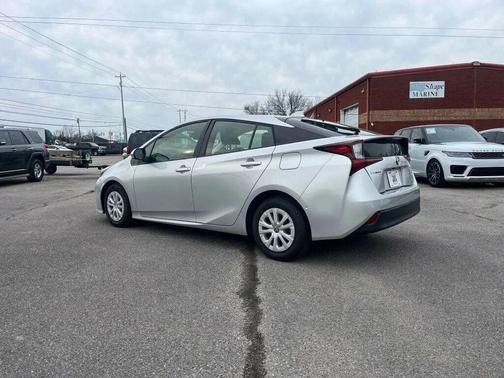 2022 Toyota Prius LE