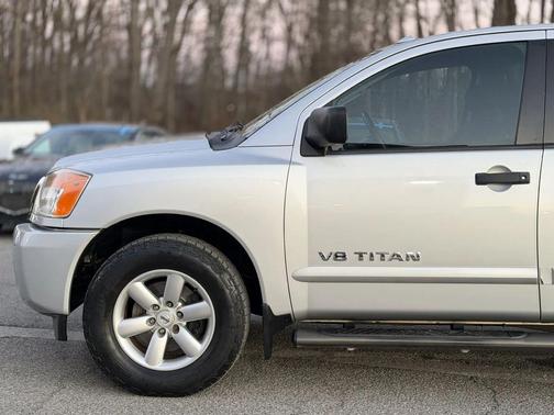 2014 Nissan Titan SV
