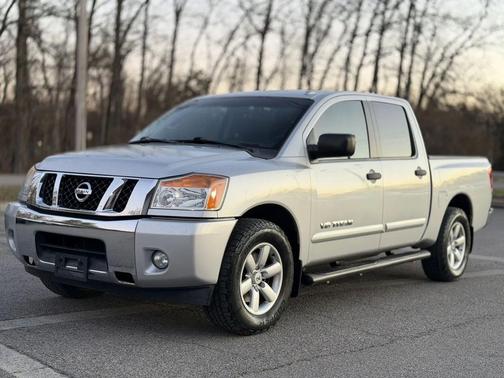 2014 Nissan Titan SV