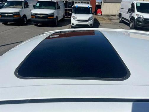 Ice Cap 2023 Toyota Camry SE