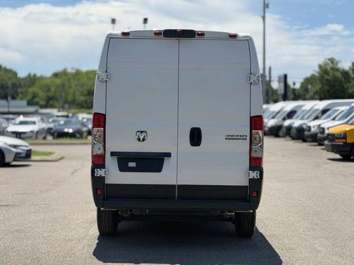 Bright White Clearcoat 2024 RAM ProMaster 2500 Tradesman