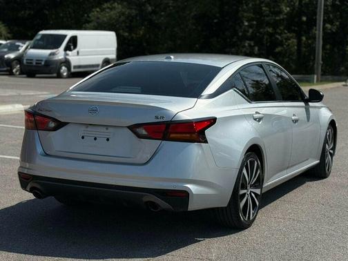 2021 Nissan Altima SR FWD