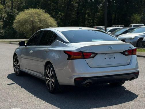 2021 Nissan Altima SR FWD