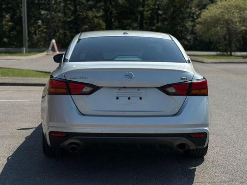 2021 Nissan Altima SR FWD