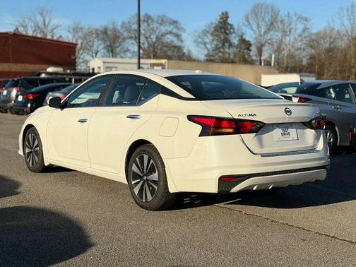 Pearl White Tricoat 2021 Nissan Altima 2.5 SV