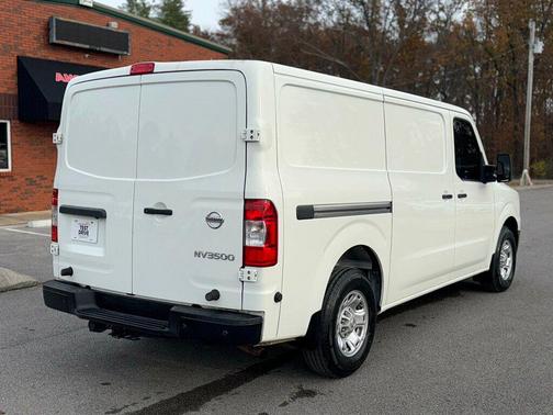 2021 Nissan NV Cargo NV3500 HD S V8