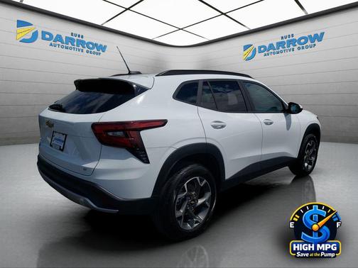 Summit White 2025 Chevrolet Trax LT