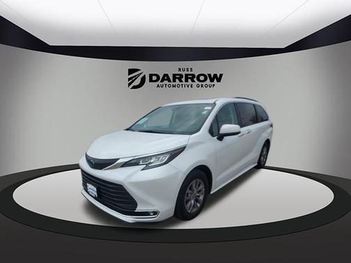 2022 Toyota Sienna XLE 7 Passenger