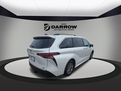 2022 Toyota Sienna XLE 7 Passenger