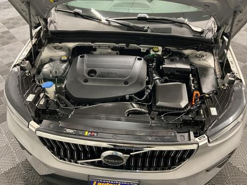 2024 Volvo XC40 B5 Core