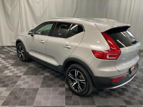 2024 Volvo XC40 B5 Core