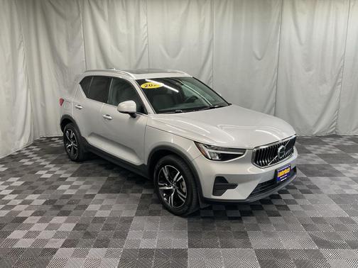 2024 Volvo XC40 B5 Core