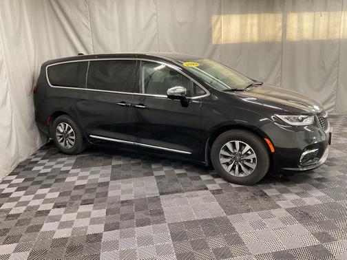 2023 Chrysler Pacifica Hybrid Limited