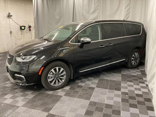 2023 Chrysler Pacifica Hybrid Limited