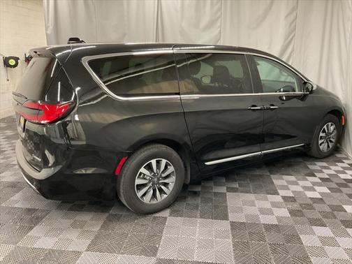 2023 Chrysler Pacifica Hybrid Limited