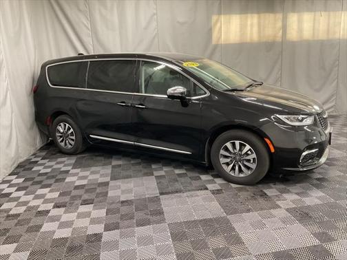 2023 Chrysler Pacifica Hybrid Limited