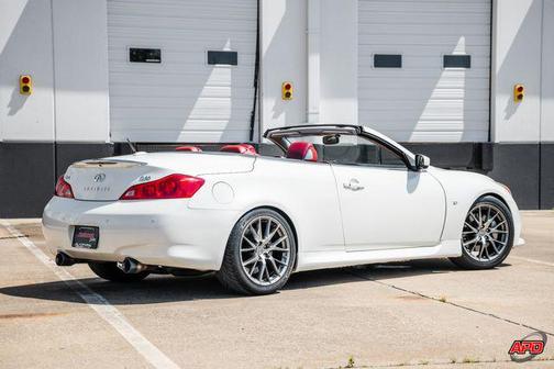 2015 INFINITI Q60 Base