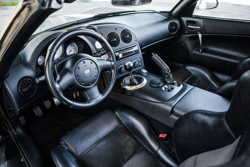 2004 Dodge Viper SRT10