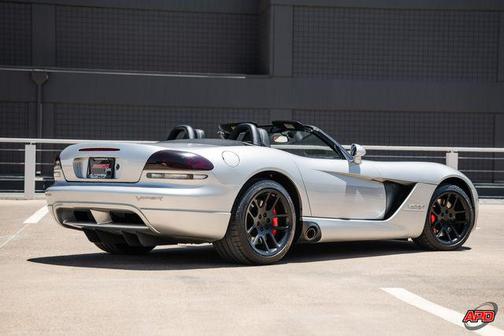 2004 Dodge Viper SRT10
