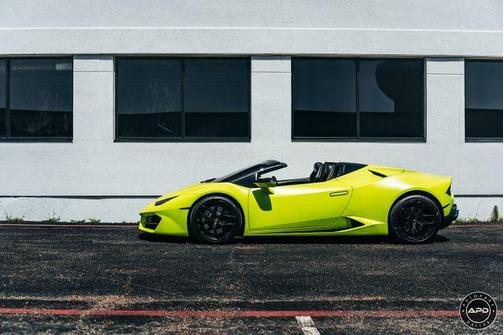 Photo 2 of 54 of 2017 Lamborghini Huracan LP580-2S
