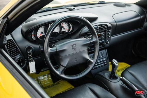 2000 Porsche 911 Carrera 4