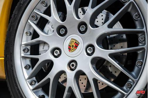 2000 Porsche 911 Carrera 4