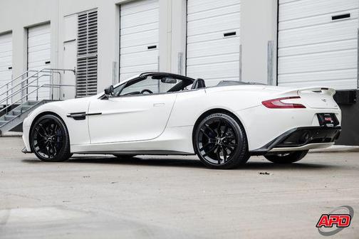 Stratus White 2016 Aston Martin Vanquish Carbon