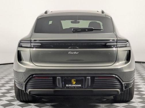 2024 Porsche Macan Turbo