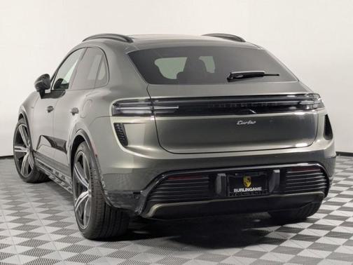 2024 Porsche Macan Turbo