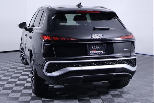 Mythos Black Metallic 2026 Audi Q3 TFSI quattro S tronic