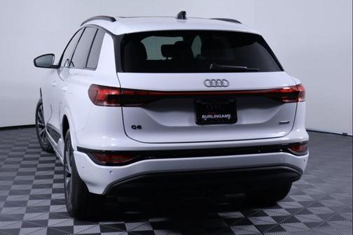 Glacier White Metallic 2025 Audi Q6 e-tron Premium Plus quattro