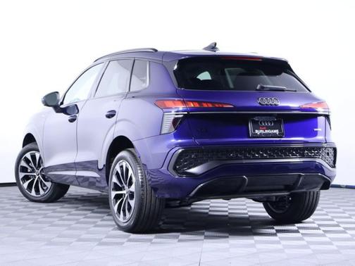 Navarra Blue Metallic 2026 Audi Q3 TFSI quattro S tronic