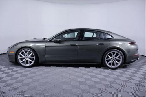 2026 Porsche Panamera 4