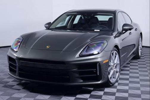 2026 Porsche Panamera 4