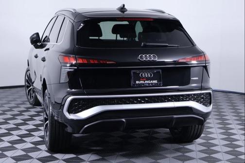 Mythos Black Metallic 2026 Audi Q3 TFSI quattro S tronic