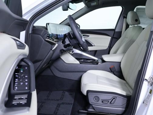 Glacier White Metallic 2026 Audi Q5 Premium TFSI quattro S tronic