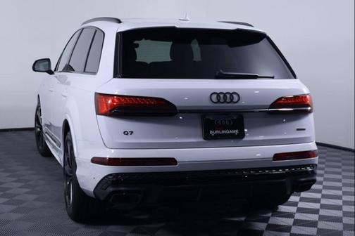 Glacier White Metallic 2026 Audi Q7 55 Premium Plus