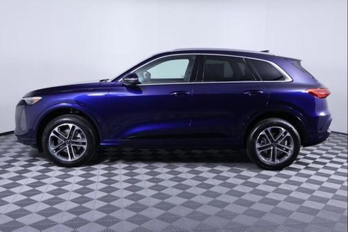 Navarra Blue Metallic 2026 Audi Q5 Premium Plus TFSI quattro S tronic