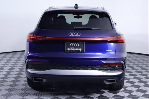 Navarra Blue Metallic 2026 Audi Q5 Premium Plus TFSI quattro S tronic