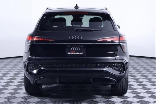 Mythos Black Metallic 2026 Audi Q3 TFSI quattro S tronic