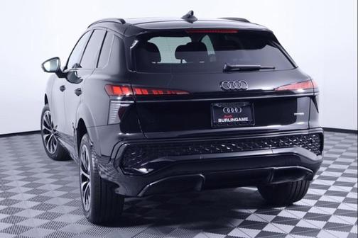 Mythos Black Metallic 2026 Audi Q3 TFSI quattro S tronic