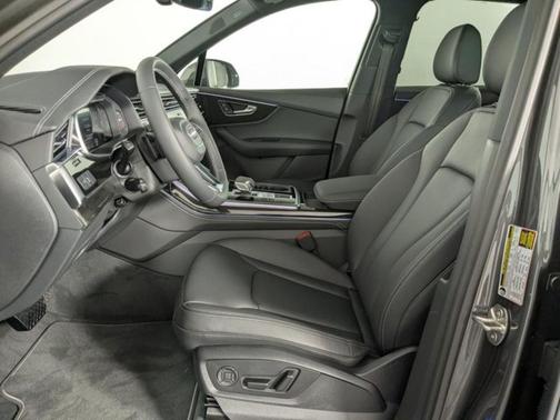 2025 Audi Q7 45 Premium Plus